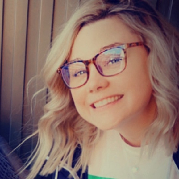 Profile Picture of Mckenzee Bates (@mckenzeebates29) on Poshmark