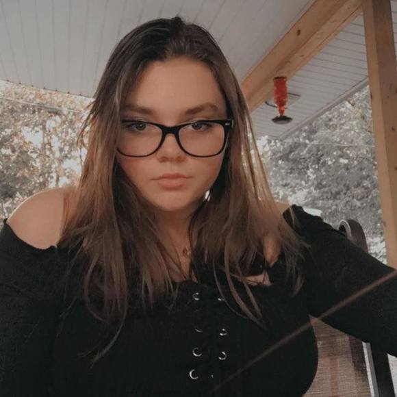 Profile Picture of Stevie Bailey (@steviewevie620) on Poshmark