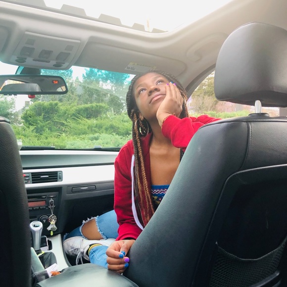 Profile Picture of Benee Barron (@beabarron) on Poshmark