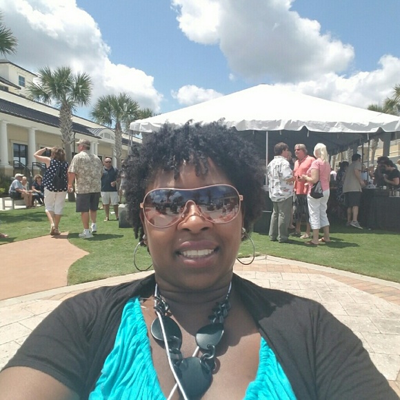 Profile Picture of Dwania Mcghee (@dwan1996) on Poshmark