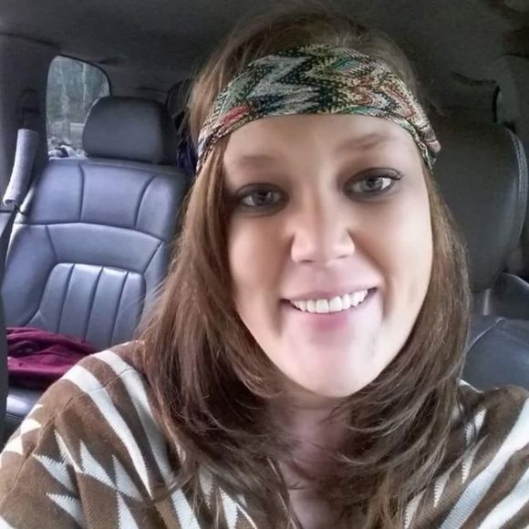 Profile Picture of Shelly Bennett (@southerngypsy77) on Poshmark