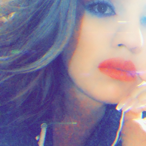 Profile Picture of Susie Otis (@xohoneyxo) on Poshmark