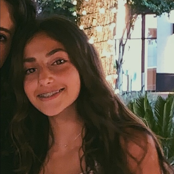 Profile Picture of Sophia Faycurry (@s_faycurry) on Poshmark