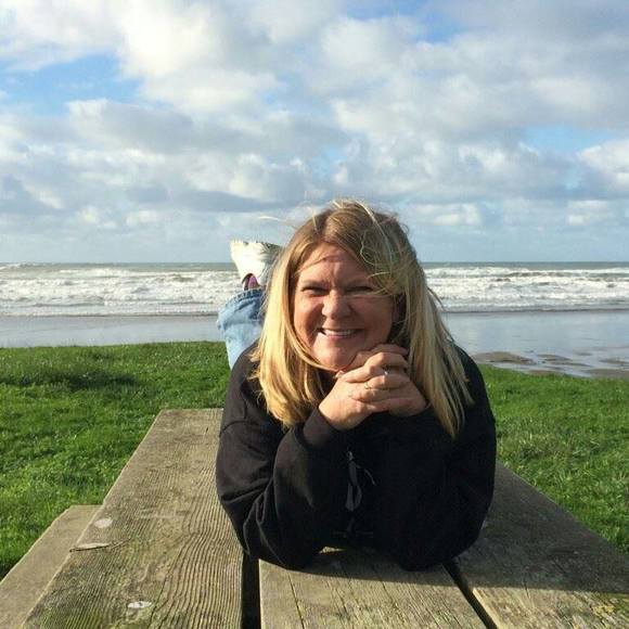 Profile Picture of Wendee Thompson (@daretodreamfree) on Poshmark