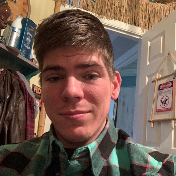 Profile Picture of Tyler Rich (@tylerrich521) on Poshmark