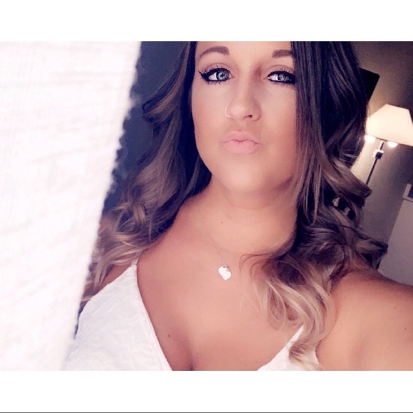 Profile Picture of Sara Scheef (@saraaxxo520) on Poshmark