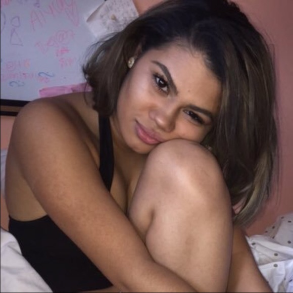 Profile Picture of Dixie Nunez (@dixiecuppp) on Poshmark