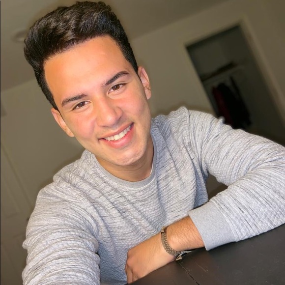 Profile Picture of Andres Rivera (@rivera305) on Poshmark