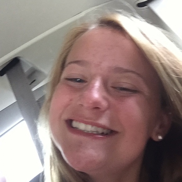 Profile Picture of Addy Richard (@addymariee13) on Poshmark