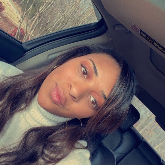 Profile Picture of Amya Claytor (@amyac798) on Poshmark