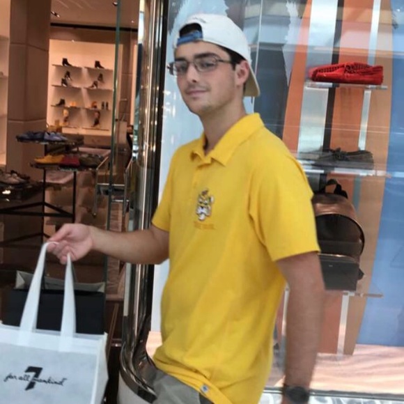 Profile Picture of Evan Polozola (@evanpolo) on Poshmark