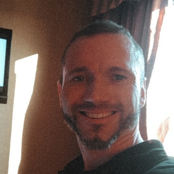 Profile Picture of Tim Hunt (@tjhunt1984) on Poshmark