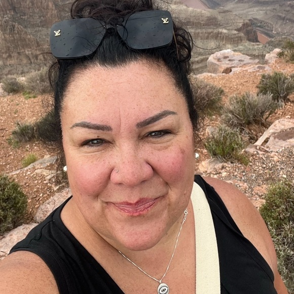 Profile Picture of Nicolina Nicolina (@nfidas) on Poshmark