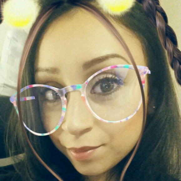 Profile Picture of Dee Alvarez (@deealvarez84) on Poshmark