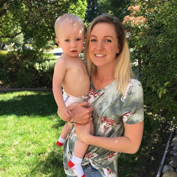 Profile Picture of Clarissa Callon (@clarissacallon) on Poshmark