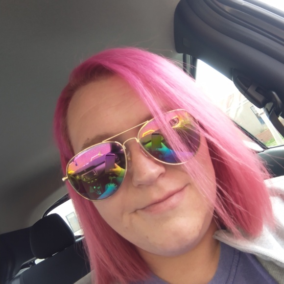 Profile Picture of Lauren Maples (@laurenmaples3) on Poshmark