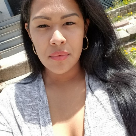 Profile Picture of Crystal Vivar (@crystalvivar5) on Poshmark