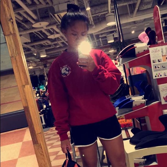 Profile Picture of Dani Drygas (@daniyybd) on Poshmark