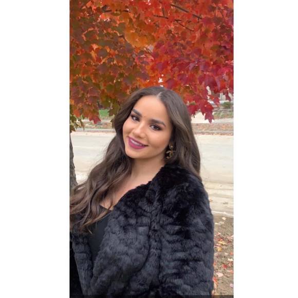 Profile Picture of Rahaf Ghandour (@rahafghandour99) on Poshmark