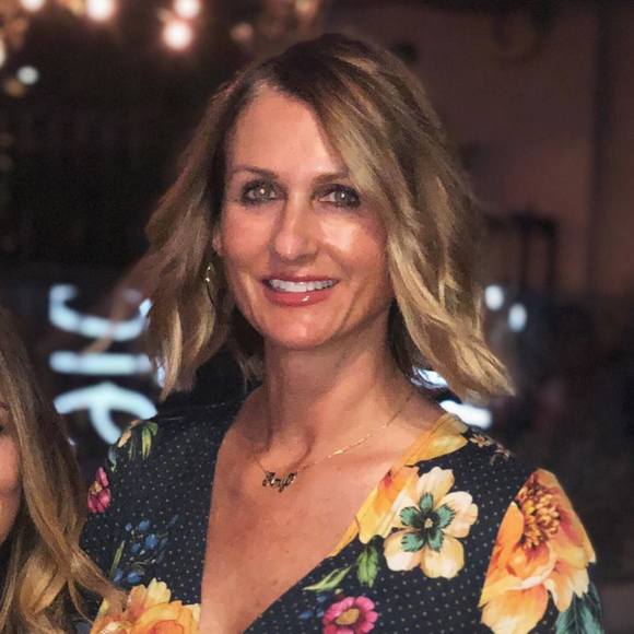 Profile Picture of Amy Zawacki squires (@squiresamy) on Poshmark