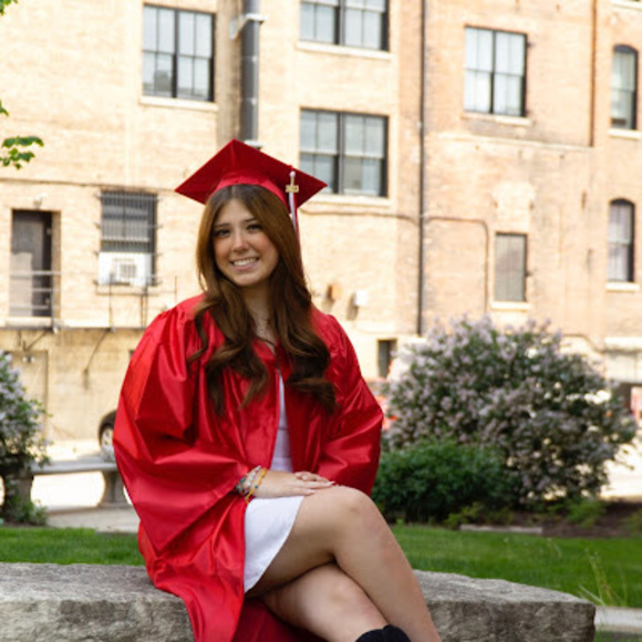 Profile Picture of Mia Pfiffner (@miapfiffner4) on Poshmark