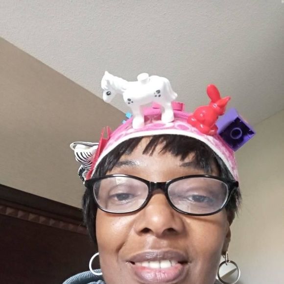 Profile Picture of Tracy Gist (@tracyg1969) on Poshmark