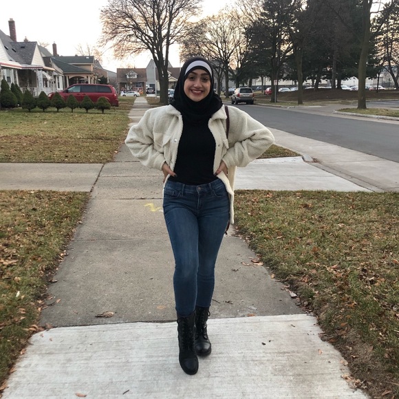 Manar Abouraya - Poshmark Profile Picture of Manar Abouraya (@manarabouraya) on Poshmark