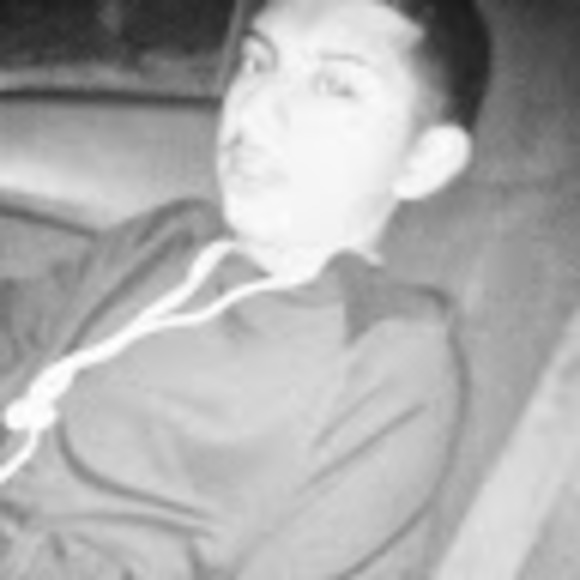 Profile Picture of Joe Viramontez (@vrmntz) on Poshmark