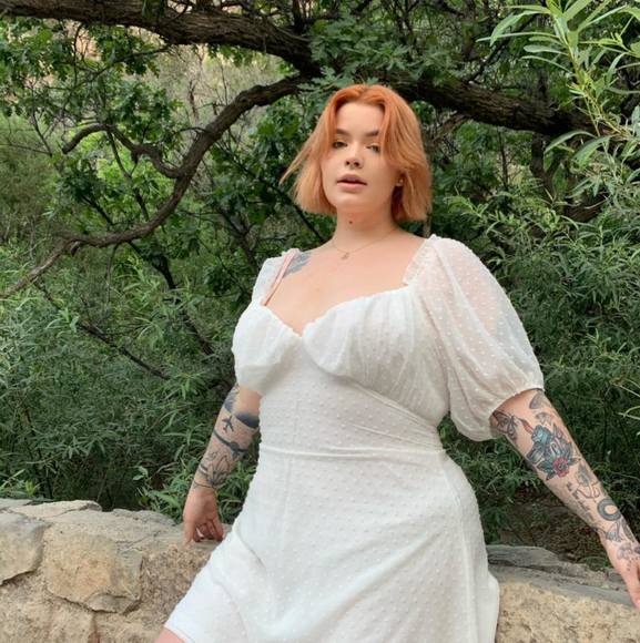 Profile Picture of Cat Mungle (@catgrace1) on Poshmark