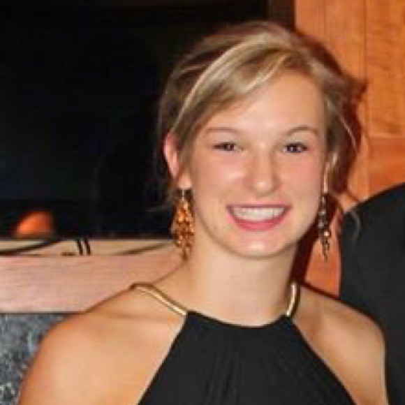 Profile Picture of Ellen Lauinger (@elauinger) on Poshmark