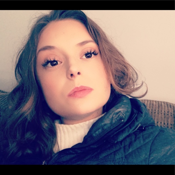 Lauren Rothstein - Poshmark Profile Picture of Lauren Rothstein (@lrothstein97) on Poshmark