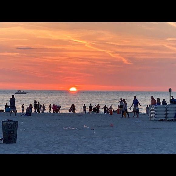 Profile Picture of Anna Foiles (@casafoiles) on Poshmark