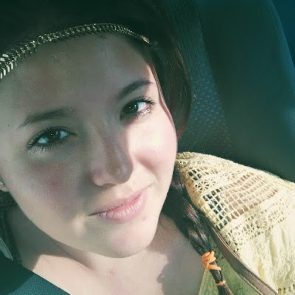 Profile Picture of Veronica Ehrenzweig (@veroehrenzweig) on Poshmark