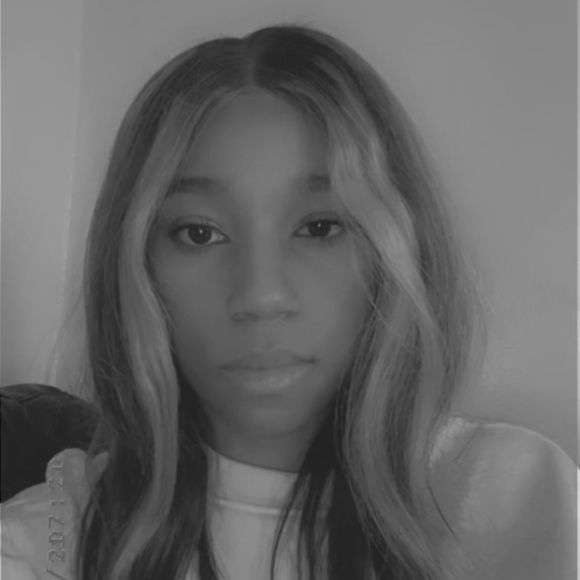 Profile Picture of Brianna Ricks (@briannaricks894) on Poshmark