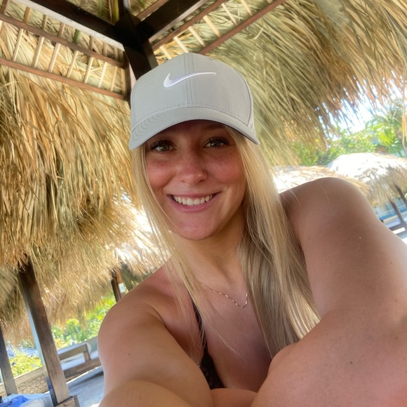 Profile Picture of Juliana Decker (@julianadecker19) on Poshmark