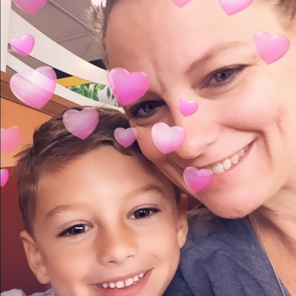 Profile Picture of Jennifer Loudermilk (@jennyalou) on Poshmark