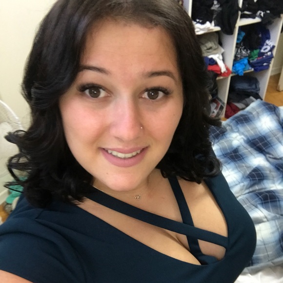 Profile Picture of Stephanie Ciardullo (@s_ciardullo) on Poshmark