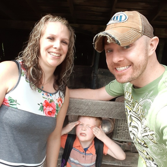 Profile Picture of Kerry Moore (@funkygurl3811) on Poshmark