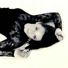 Profile Picture of Lori Clarkson (@lozrostron) on Twitter