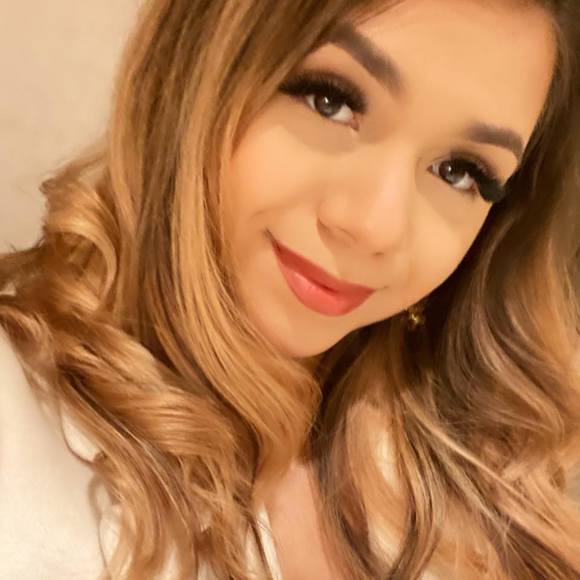 Profile Picture of Clarissa Campos (@cxxcampos) on Poshmark