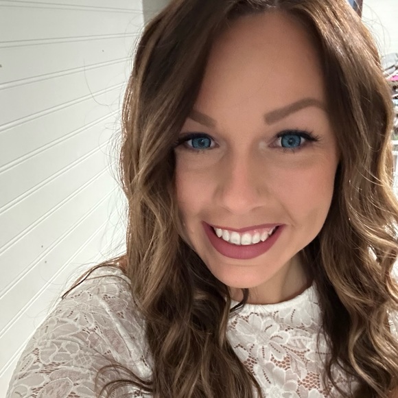 Profile Picture of Brandi Lauckner (@bnlauckner) on Poshmark