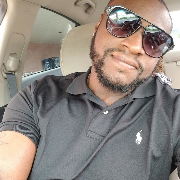 Profile Picture of Kevin Warren (@mrkwarren7) on Poshmark