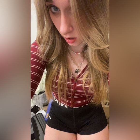 Profile Picture of Allison Garner (@25garna) on Poshmark