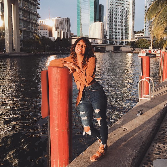 Profile Picture of Daniela Zapata (@danielazapata) on Poshmark