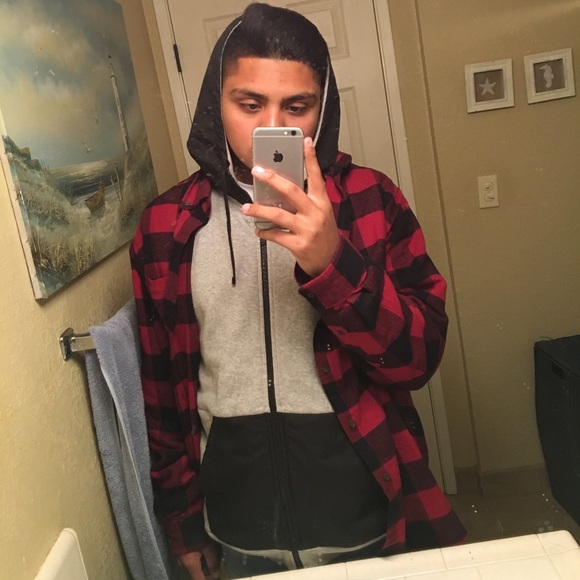 Profile Picture of Daniel Ceja (@mystic_swarmz) on Poshmark