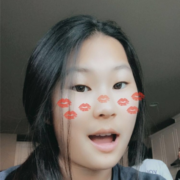 Profile Picture of Minju Kim (@minjuk_im) on Poshmark