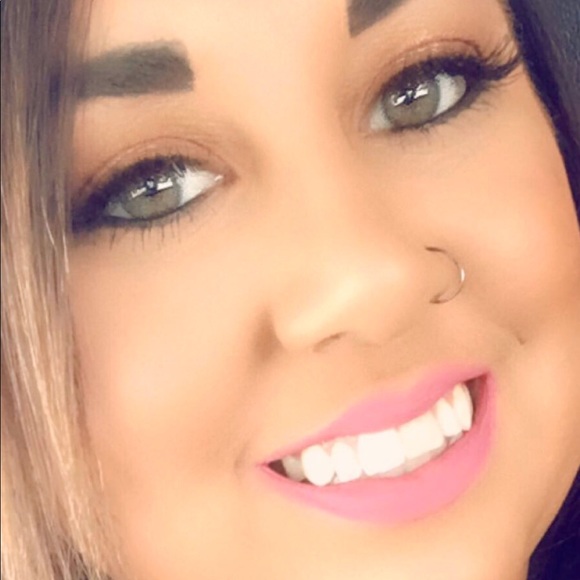 Profile Picture of Britni Strohschein (@britniarlys) on Poshmark