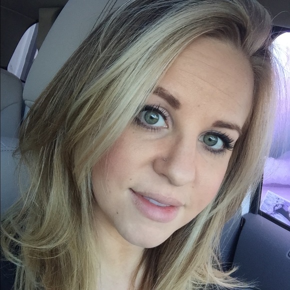 Profile Picture of Marcy Lysek (@marcylysek) on Poshmark