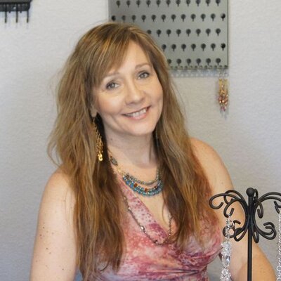 Profile Photo of Lynn Williams (@@EarringAngel) on Twitter