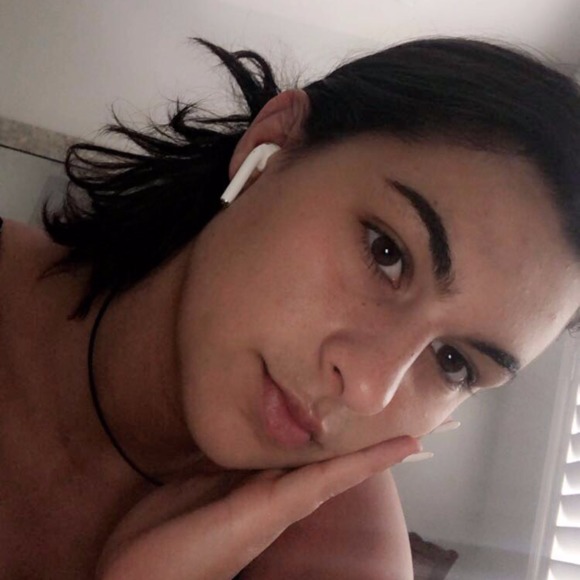 Profile Picture of Alyssa Scappaticci (@alyssascapp) on Poshmark